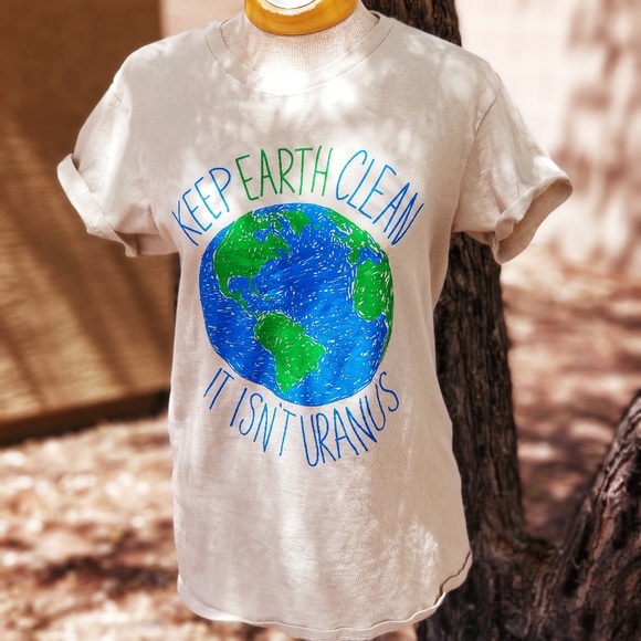 Tops - 🌻3/$20🌻Uranus tee🌿